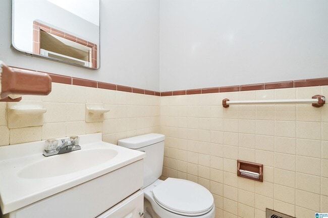 Building Photo - 1213 Oakwood St