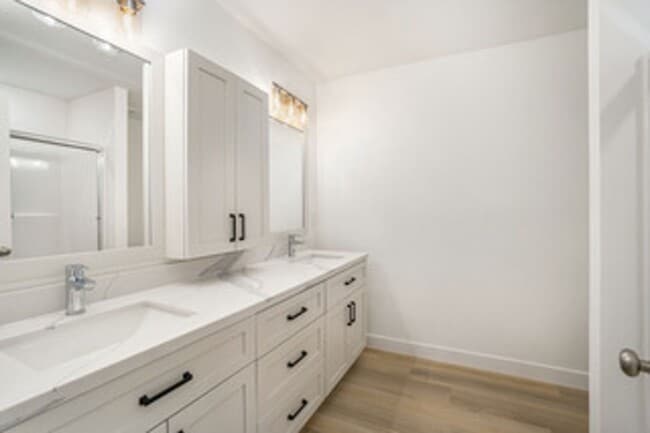 Building Photo - 3 Bedroom Townhome Coming Soon! ~Located i...