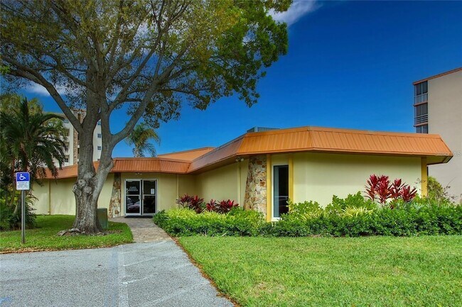 Building Photo - 4460 Ironwood Cir