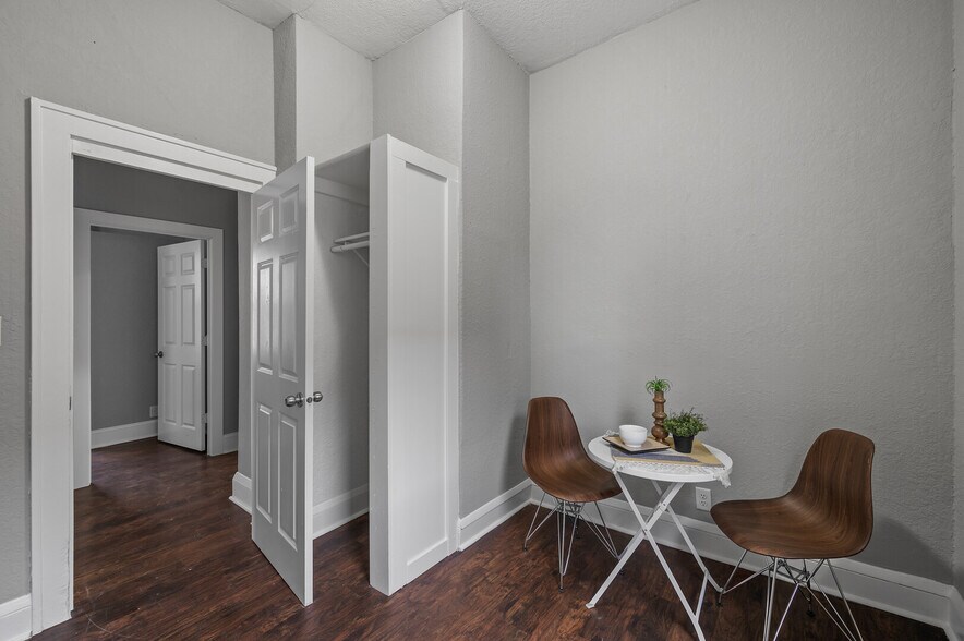 Building Photo - 422 Lafond Ave