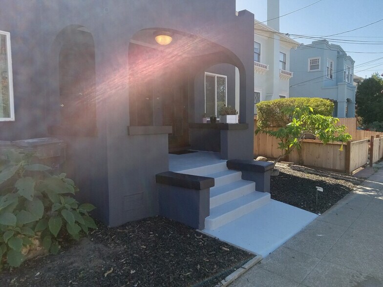 Building Photo - 519 66th St
