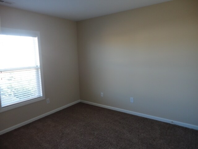 Building Photo - 611 Blue Lake Dr