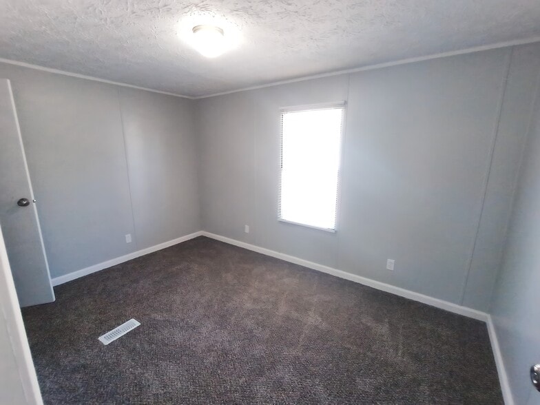 Building Photo - 88 Deerwood Park