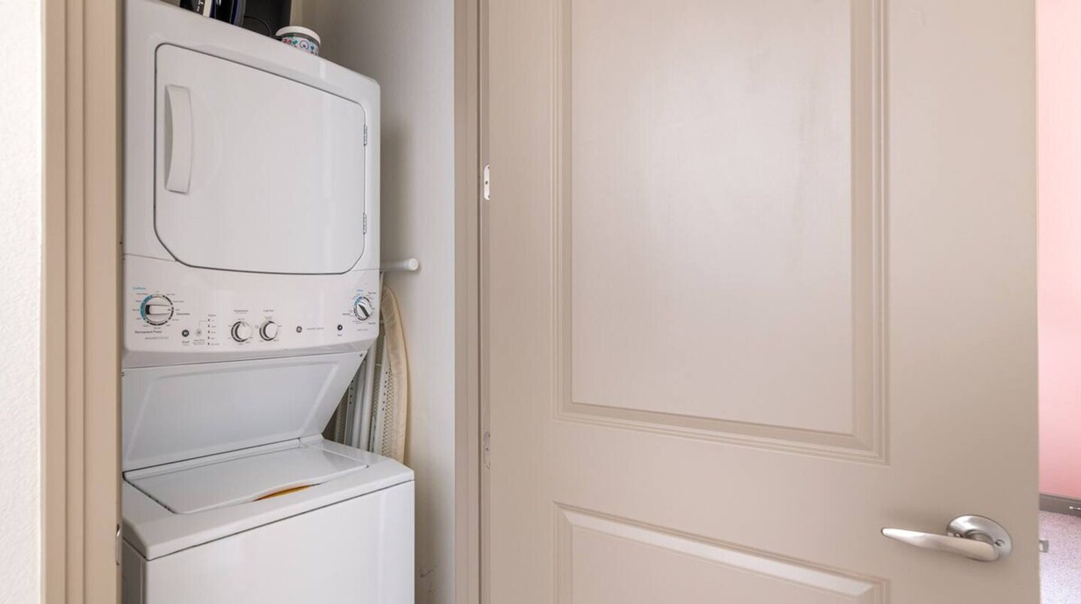 Building Photo - 555 N College Ave