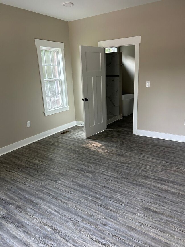 Building Photo - For Rent: Like New 3-Bedroom 2.5 Bath Home...