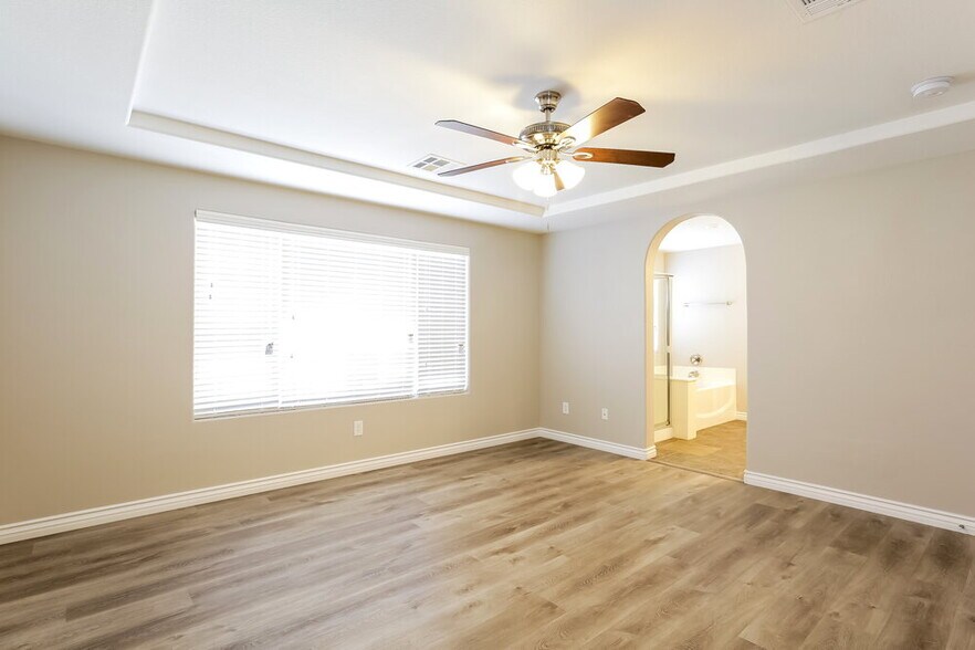 Building Photo - 9116 Iron Cactus Ave
