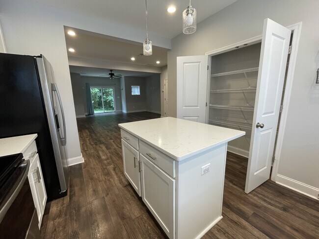 Building Photo - 1178 Commonwealth Cir