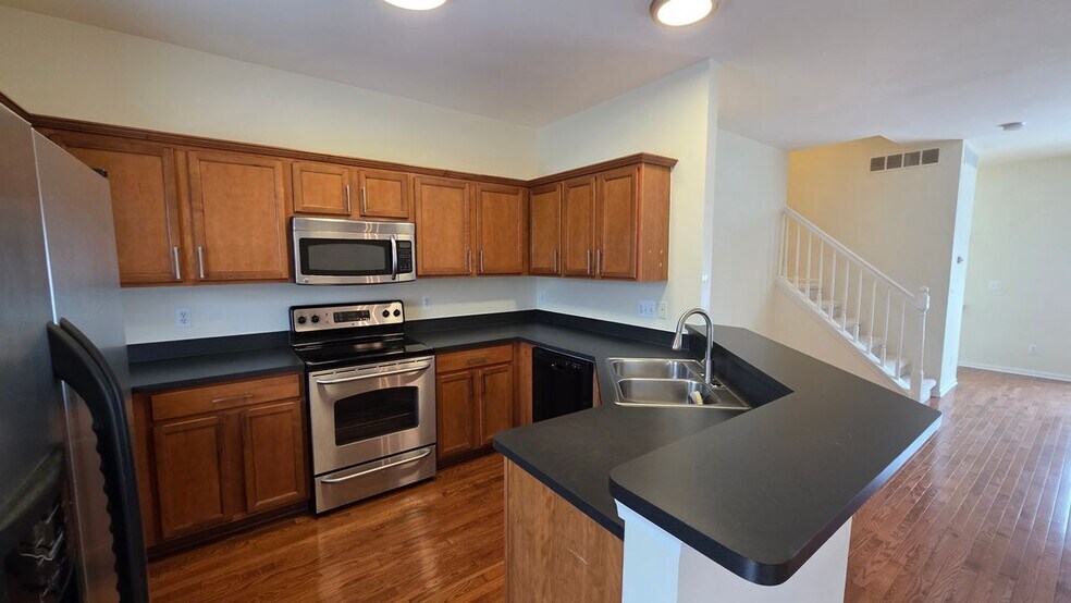 Building Photo - 1547 Cass Lake Rd