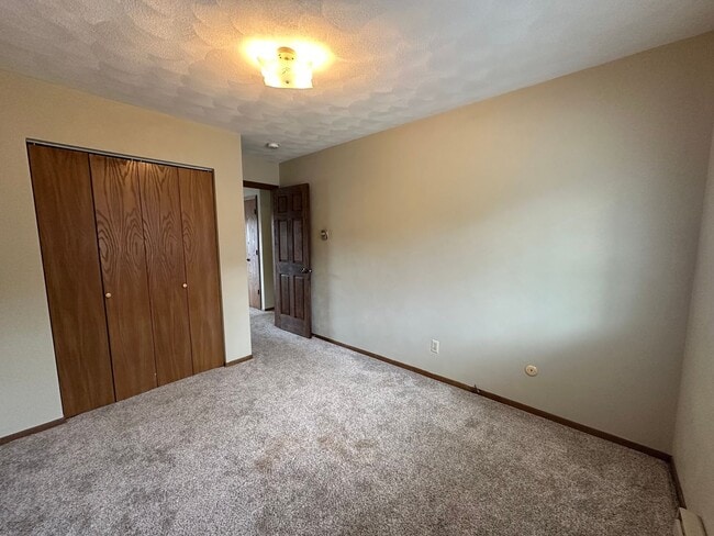 Building Photo - 1102 8th St Ct