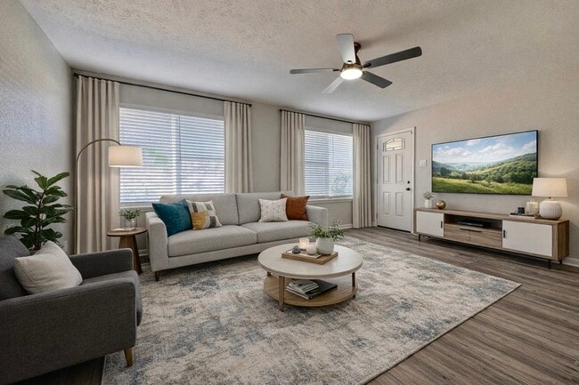 Building Photo - 5115 Hialeah Dr