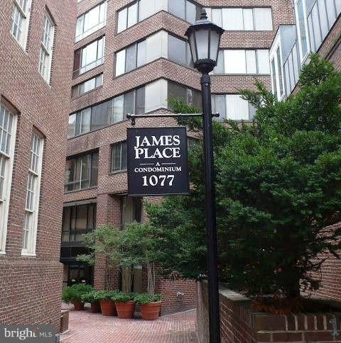 Building Photo - 1077 30th St NW