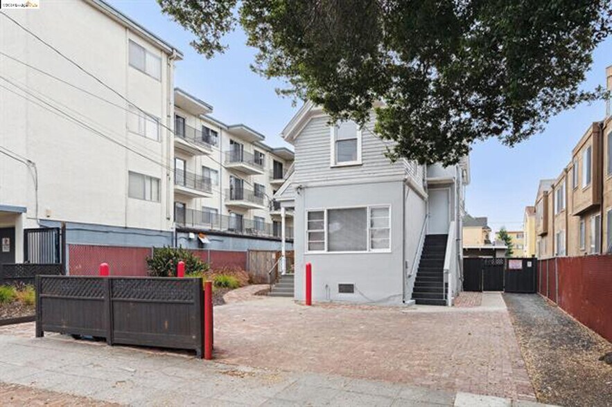 Building Photo - 2222 Haste St