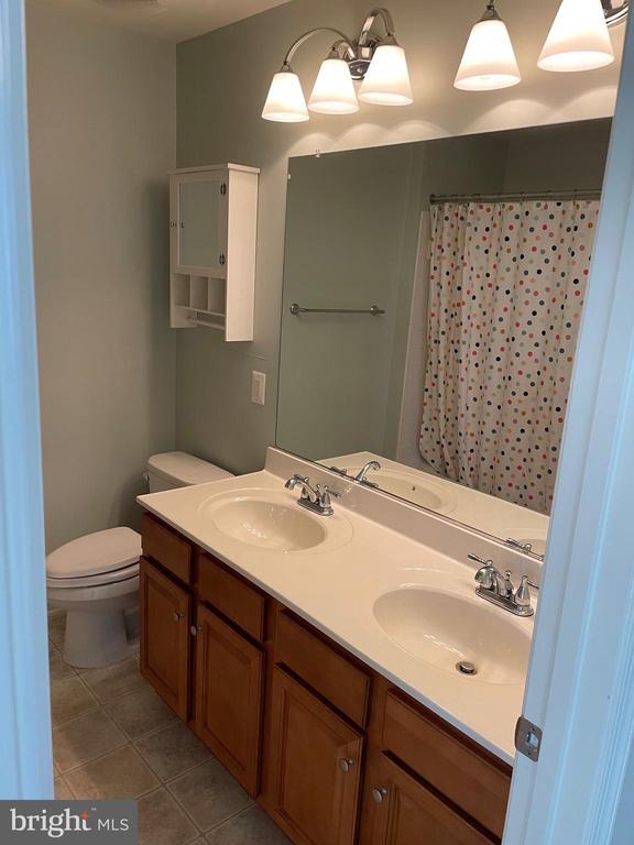 Building Photo - 233 Morlyn Dr