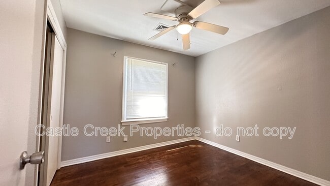 Building Photo - 1104 Hickory Ln