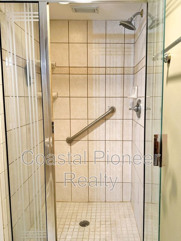 Building Photo - 2614 Cove Cay Dr