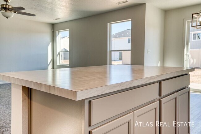 Building Photo - 12665 Lignite Dr