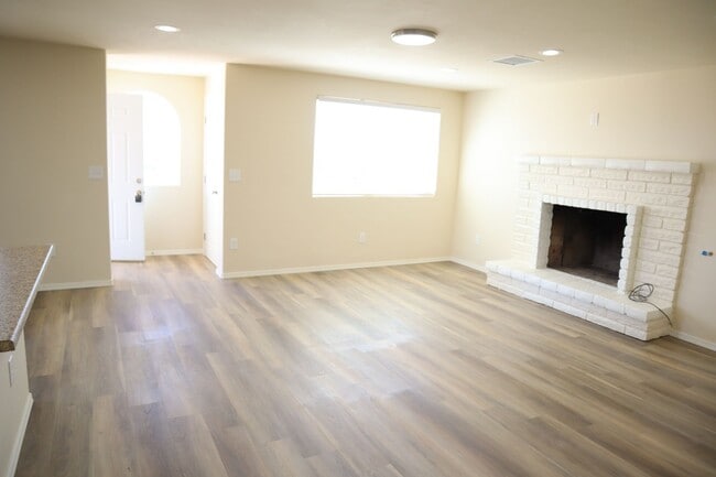 Building Photo - Fully Renovated Home You'll Want To See!