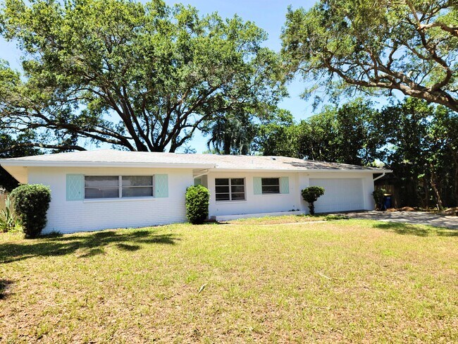 Building Photo - 1512 Picardy Cir