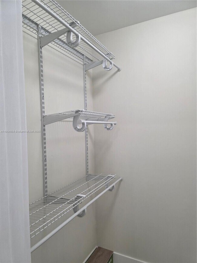 Building Photo - 8870 Fontainebleau Blvd