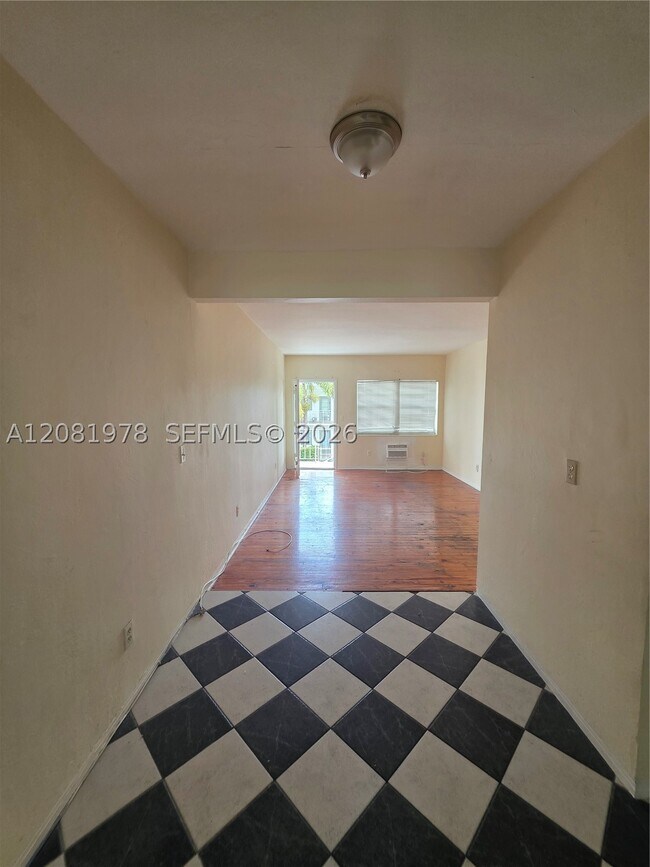 Building Photo - 635 8th St