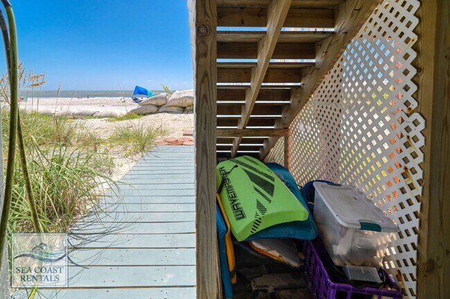 Building Photo - FURNISHED OFF-SEASON OCEANFRONT MONTHLY RE...
