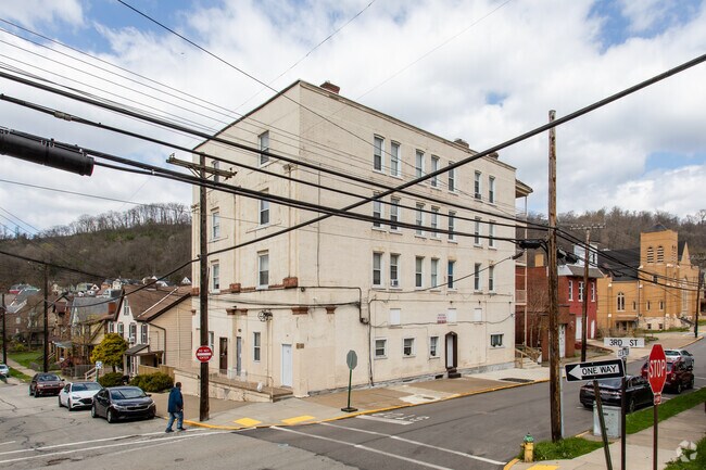 Building Photo - 484 3rd St