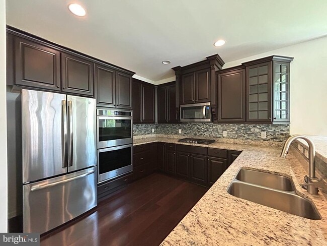 Building Photo - 106 Sirius Dr