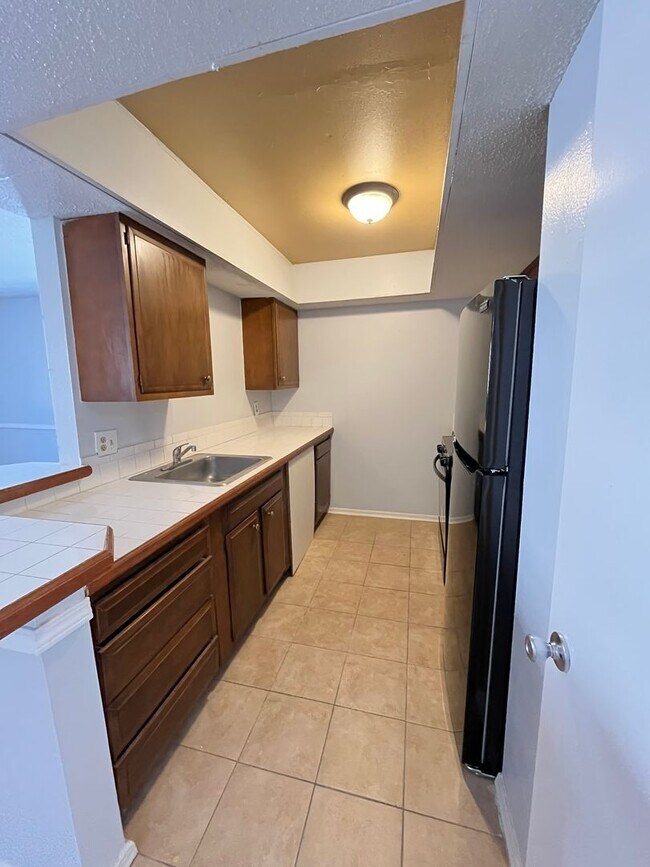 Building Photo - Spacious 1 bed 1 bath apartment