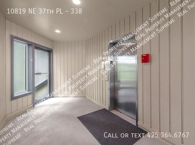 Building Photo - 10819 NE 37th Pl