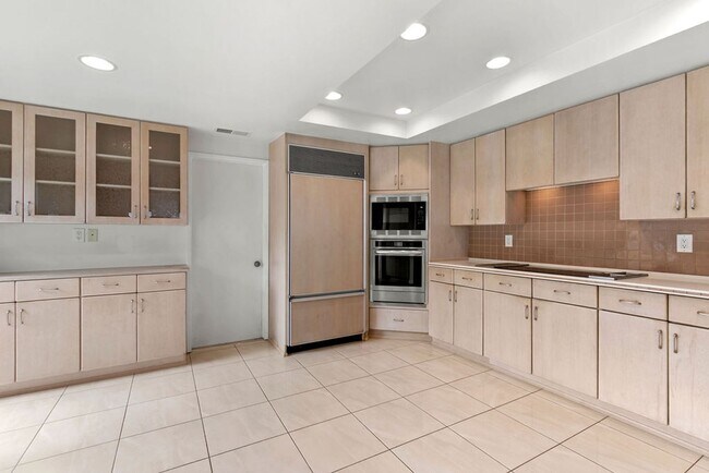 Building Photo - Charming 2 Bedroom Coastal Retreat with Pa...