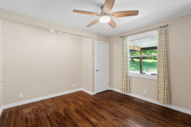 Building Photo - 2219 Dearborn Dr