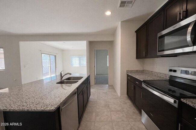 Building Photo - 5032 S 251st Dr