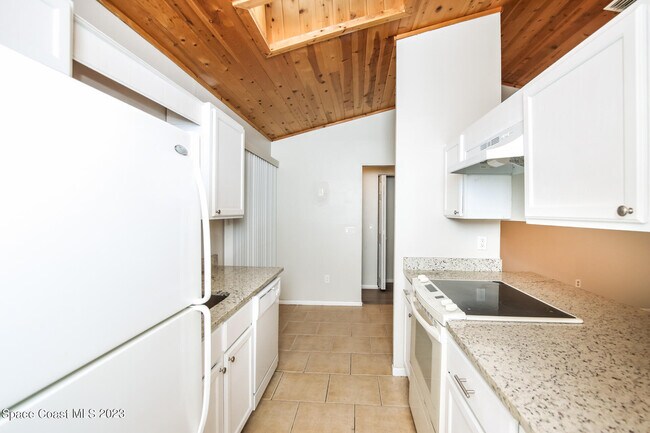 Building Photo - 524 Commodore Ave NW