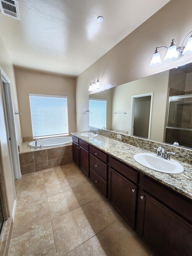 Building Photo - 13710 Onyx Night Dr