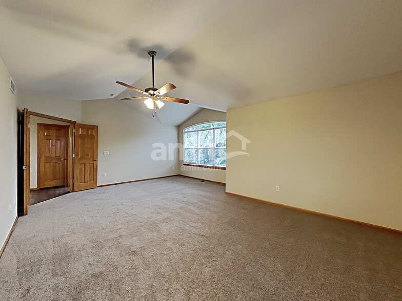 Building Photo - 1212 E 135th Pl