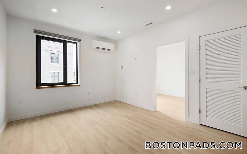 Building Photo - 87 Oxford St