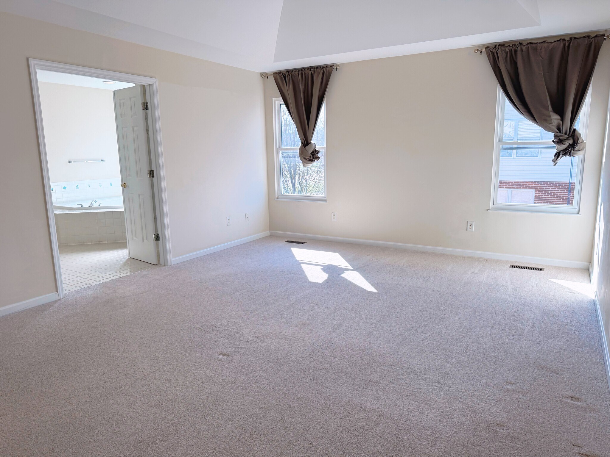 Building Photo - 4907 Forest Ridge Dr