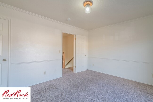 Building Photo - Charming 2 Bedroom Townhome
