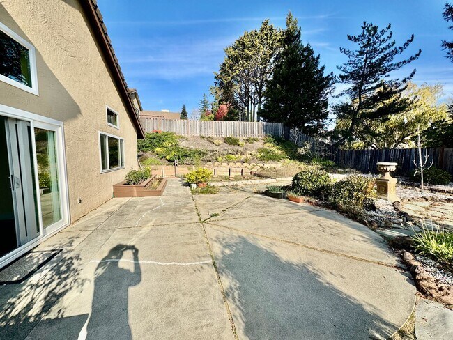 Building Photo - Spacious 4 Bed/2Ba Home in Richmond with Large Backyard!