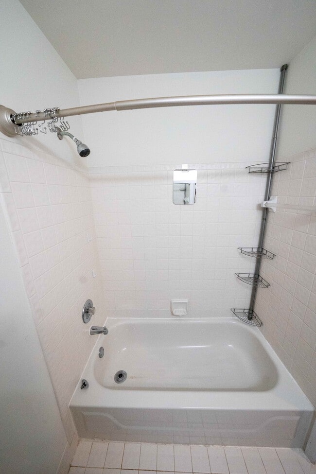 Building Photo - 2643 NE 15th St