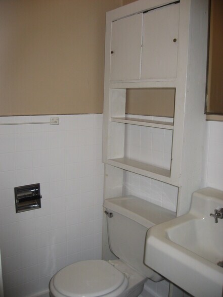 Building Photo - 211 N. New Apt. 1