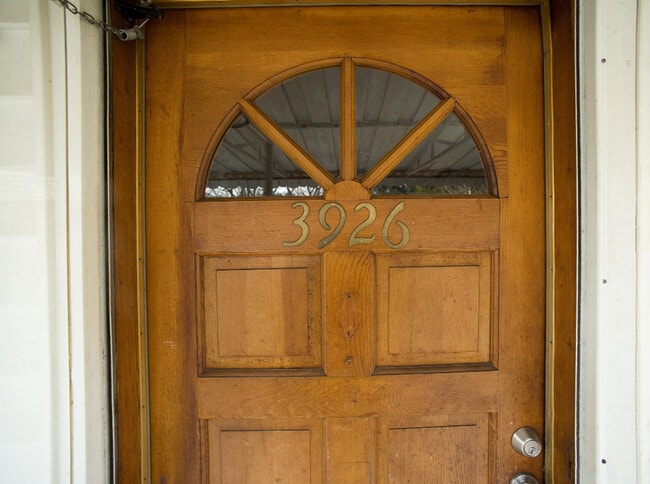 Building Photo - Available 12/29/25 with a Move- In- Special! -Charming 3 Bedroom Home.