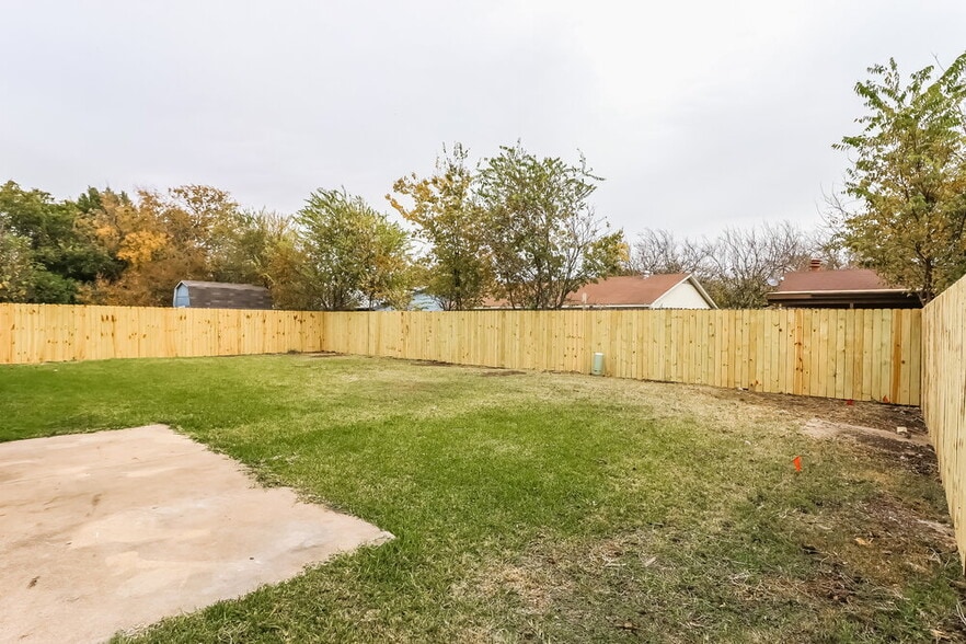 Building Photo - 1108 N Knowles Dr