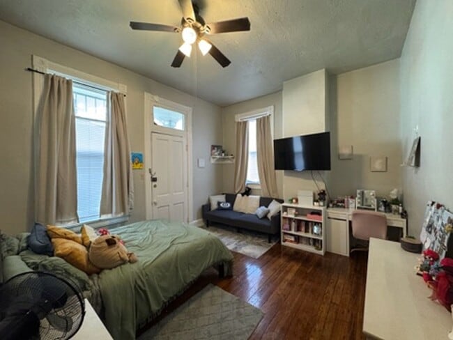 Building Photo - 26 Conklin St