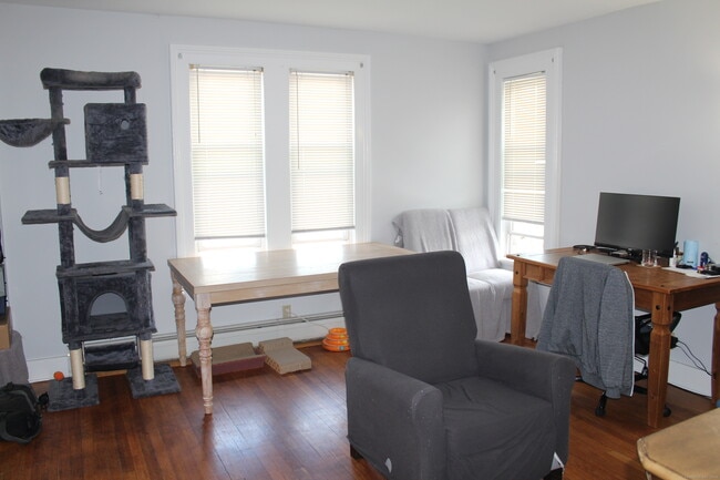 Building Photo - 66 Bridge St