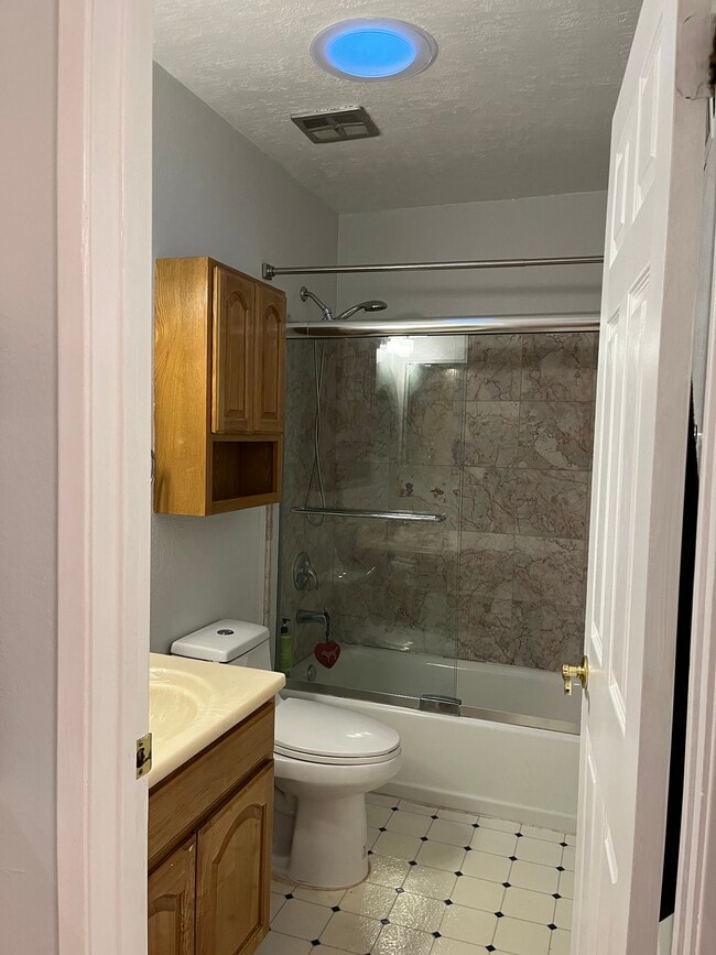 Building Photo - 622 Clauser Dr