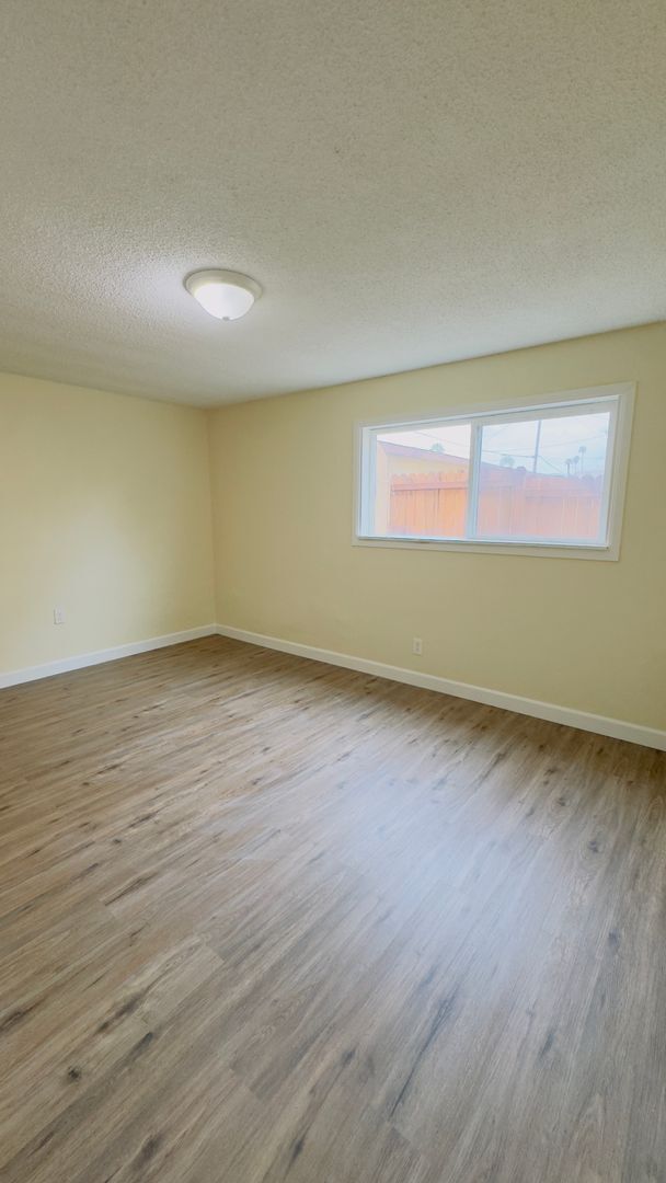 Building Photo - MOVE IN SPECIAL- Downstairs 2 bedroom +1 bath, patio. AVAILABLE NOW!!