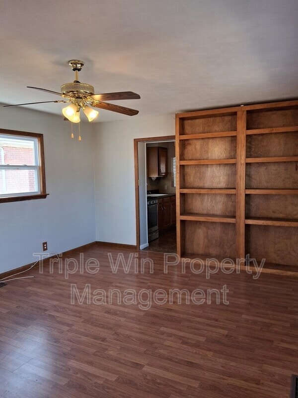 Building Photo - 313 Carthage Ave