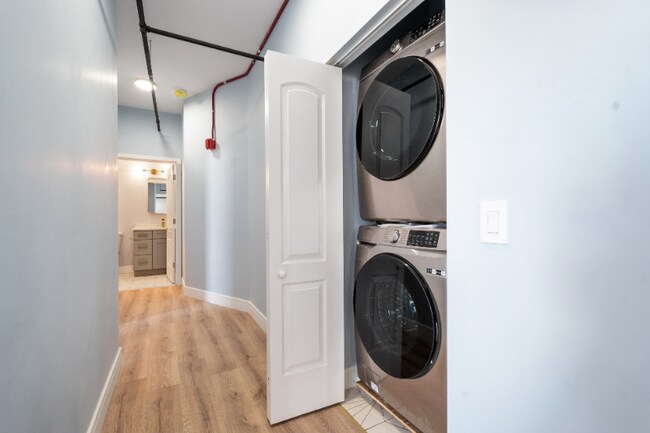 Building Photo - 9909 W Roosevelt Rd