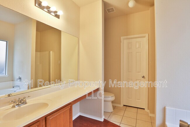 Building Photo - 3108 Kennedy Dr